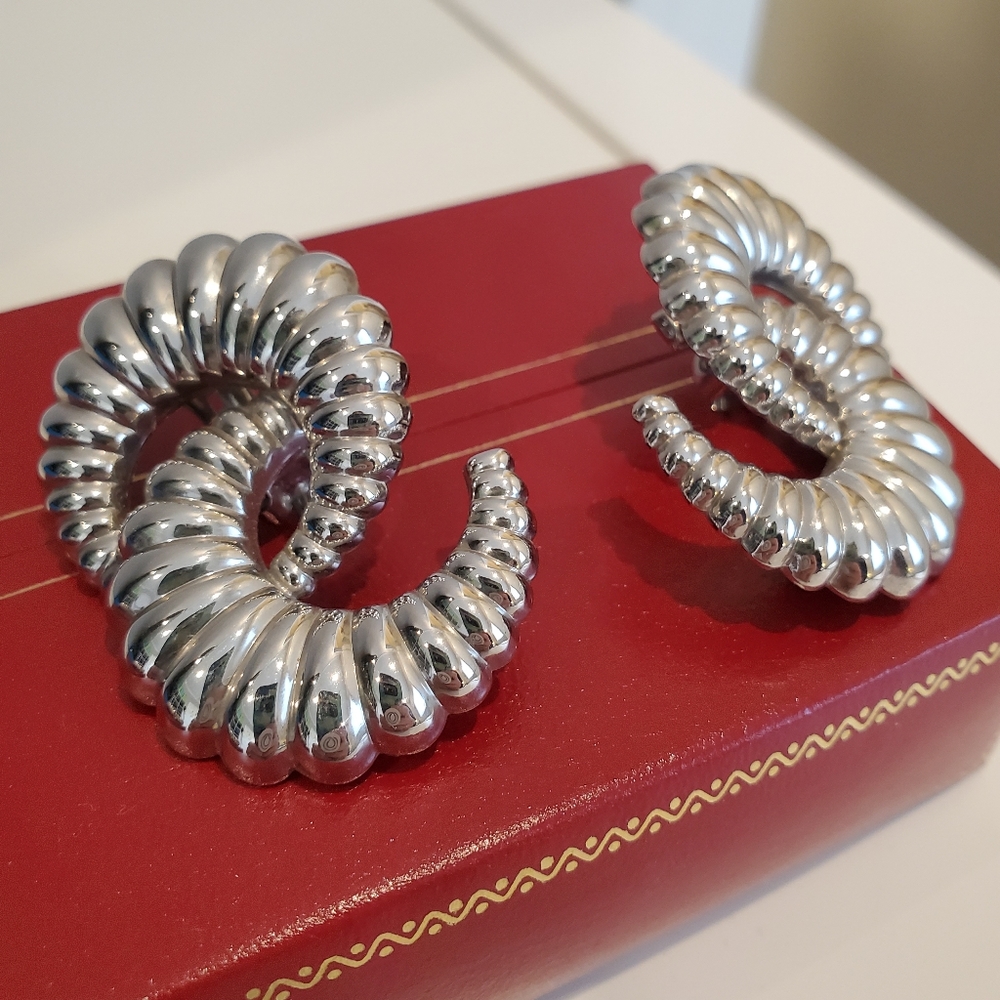 Vintage Bracelet and‎ Clip Earrings - Picture 13 of 16